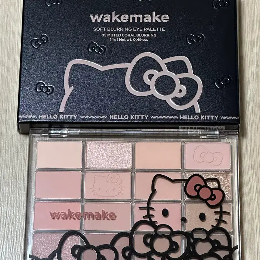 [BUNJANG] WakeMake Hello Kitty Mute Coral Blurring Soft Blurring Eye Palette / (새상품)웨이크메이크 헬로키티 뮤트코랄블러링 소프트 블러링 아이팔레트