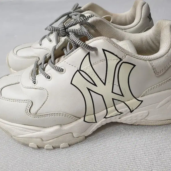 [BUNJANG] MLB New York Yankees White Sneakers Size 260 / MLB 뉴욕양키스 흰색 운동화 260