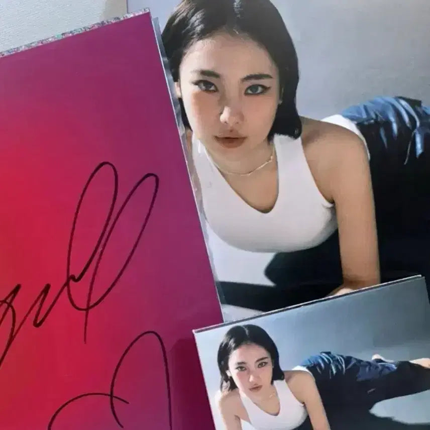 [BUNJANG] Yura YOURA Gaussian Signed LP / 유라 YOURA 가우시안 앨범 친필 싸인반 LP 엘피