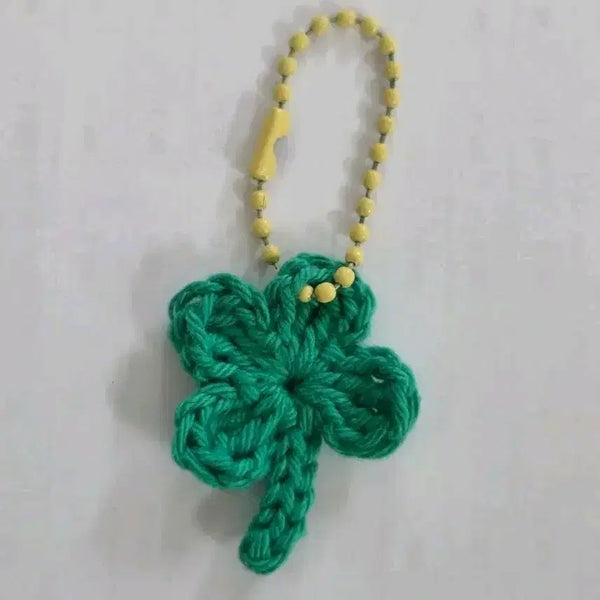 [BUNJANG] Handmade Knitted Four-Leaf Clover Keychain / 행운의 뜨개  네잎 클로버 키링