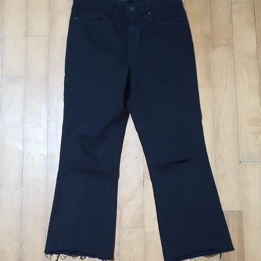 [BUNJANG] Uniqlo Flare Jeans (Semi Bootcut) 24 Black Denim Pants / 유니클로 플레어 진 (세미 부츠컷) 24 블랙진 데님팬츠 청바지