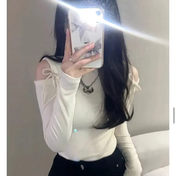 [BUNJANG] Lovely Hip Milky Ribbon Shoulder Cut-out Turtleneck Knit / 러블리힙 밀키 리본 어깨 트임 폴라 니트