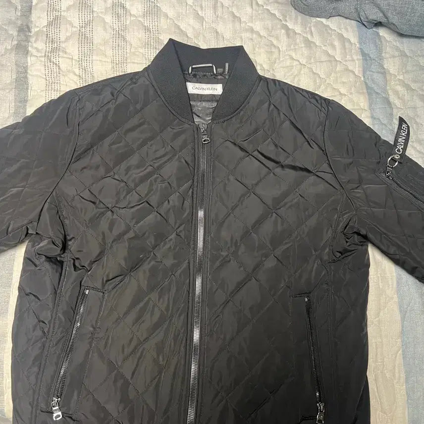 [BUNJANG] Calvin Klein Quilted Bomber Jacket Black / 캘빈클라인 퀼팅 봄버 자켓 블랙