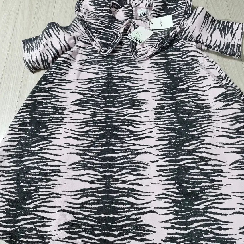 [BUNJANG] GANNI Tiger Pattern Denim Dress / GANNI 타이거 패턴 데님 원피스