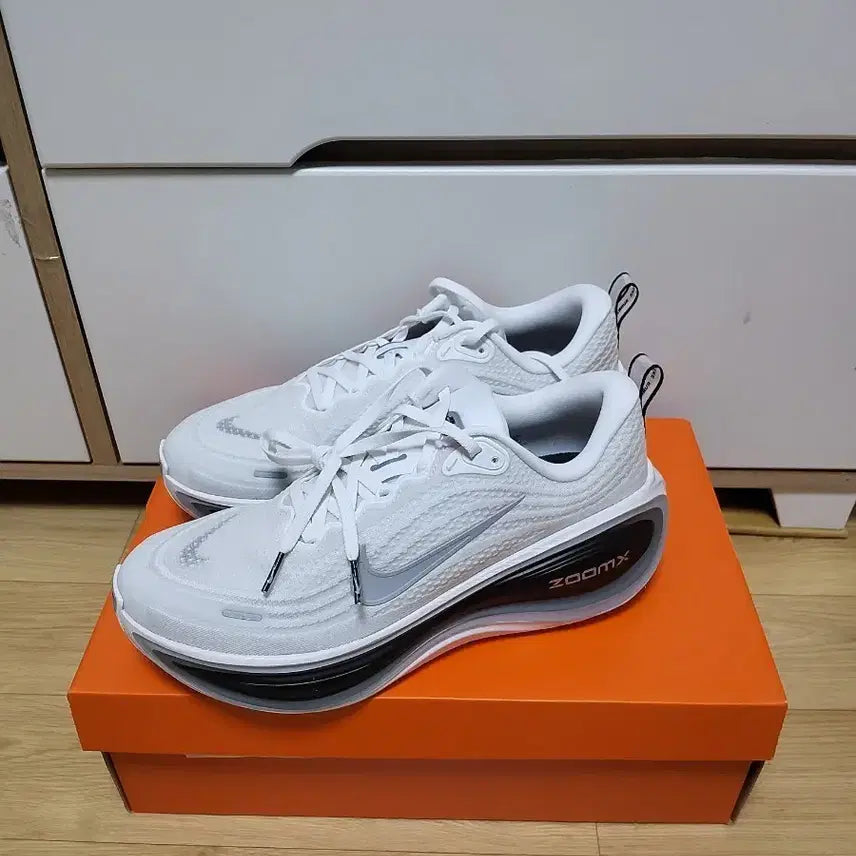 [BUNJANG] Nike Vomero Plus White Black Men's Running Shoes / 새상품)나이키 보메로 플러스 화이트 블랙