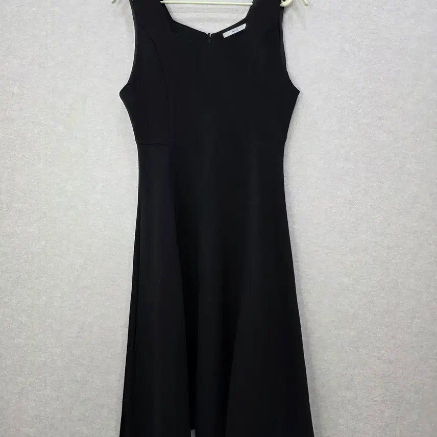 [BUNJANG] On-ni Sleeveless Flare Dress / on-ni 민소매 플레어 원피스