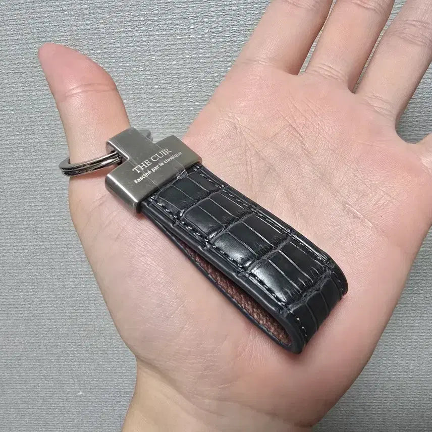 [BUNJANG] The Quire Crocodile Leather Keyring Dark Gray (New) / 더퀴르 악어가죽 키링 새제품