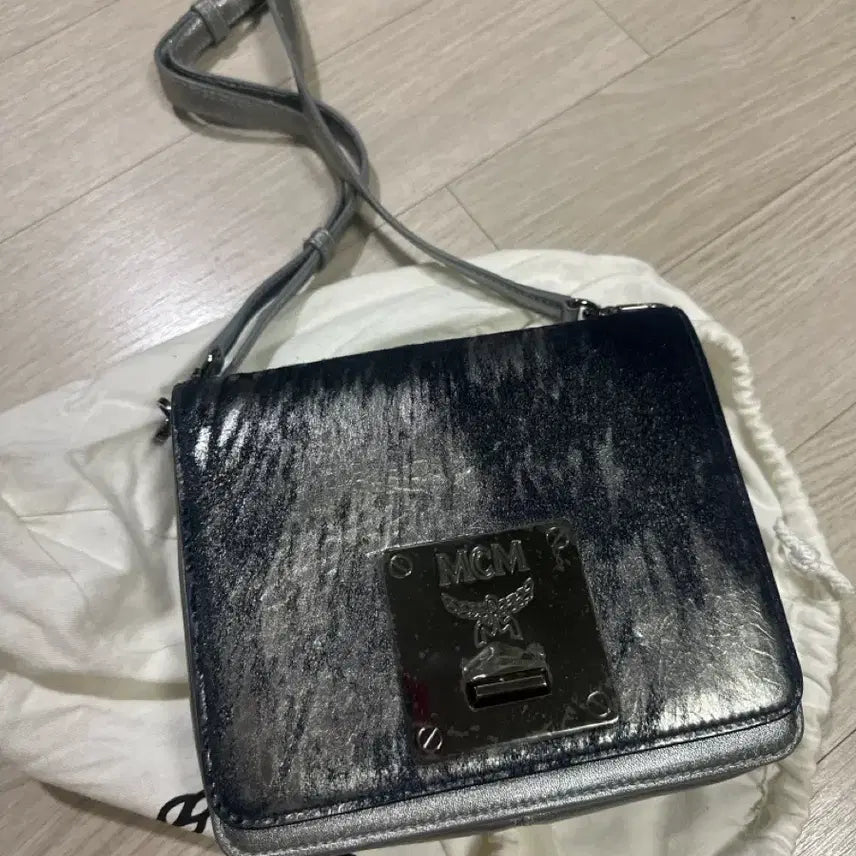 [BUNJANG] MCM Shoulder Bag Silver / MCM 숄더백 실버