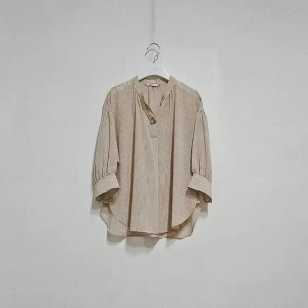 [BUNJANG] Izzat Beige Seersucker Loose Fit Blouse / 아이잗 고급스런 블랏