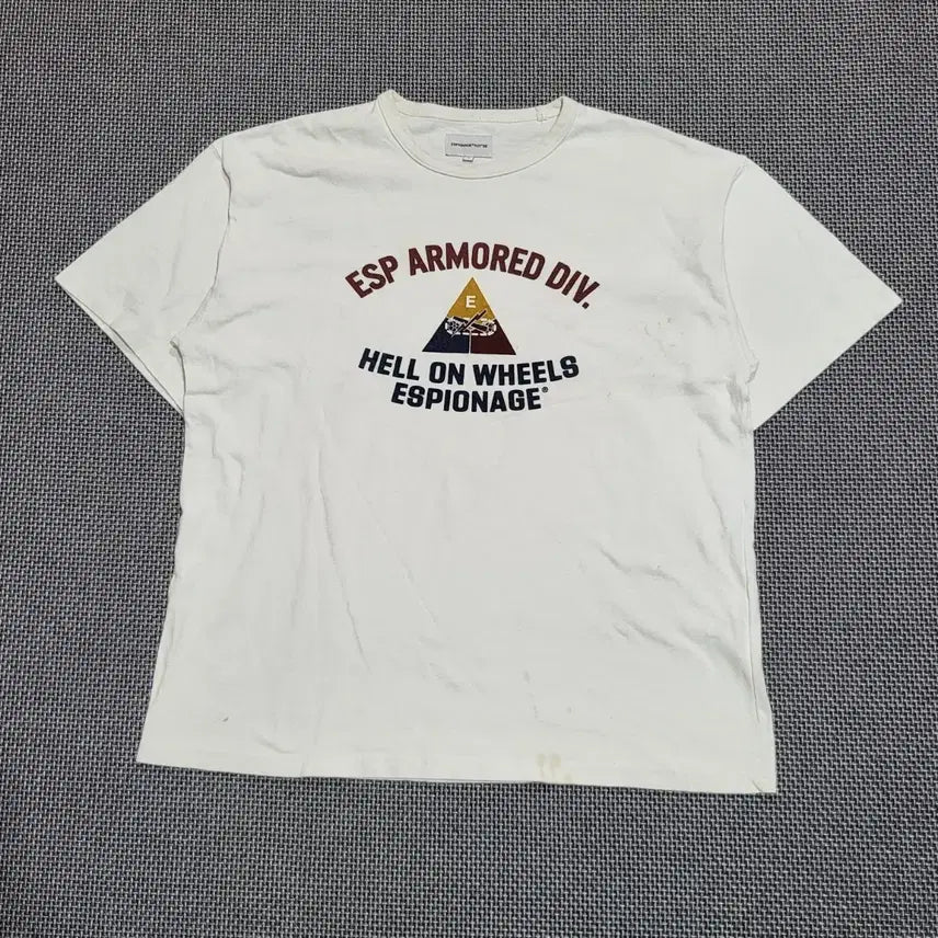 [BUNJANG] Espionage Armored Div Short Sleeve T-Shirt White (L) / 에스피오나지 Armored Div 반팔 티셔츠 화이트 (L)
