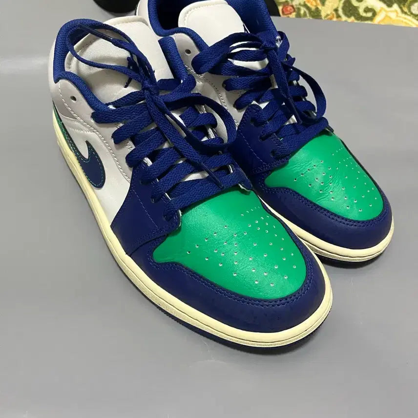 [BUNJANG] Air Jordan 1 Low 'Green Glow' Sneakers (Size 275) / 조던1 로우 그린블루