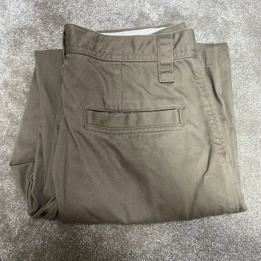 [BUNJANG] Uniqlo U Lemaire Collaboration Chino Pants Khaki / 유니클로 U 르메르 콜라보 치노 팬츠 카키(베이지)