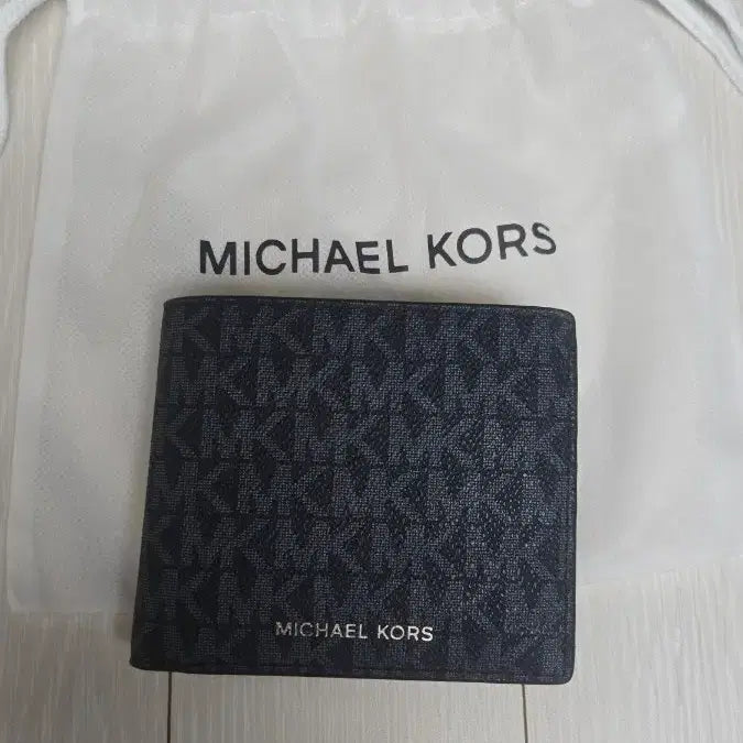 [BUNJANG] Michael Kors Cooper Billfold with Coin Pocket Navy Signature Pattern / 마이클코어스 남성 지갑