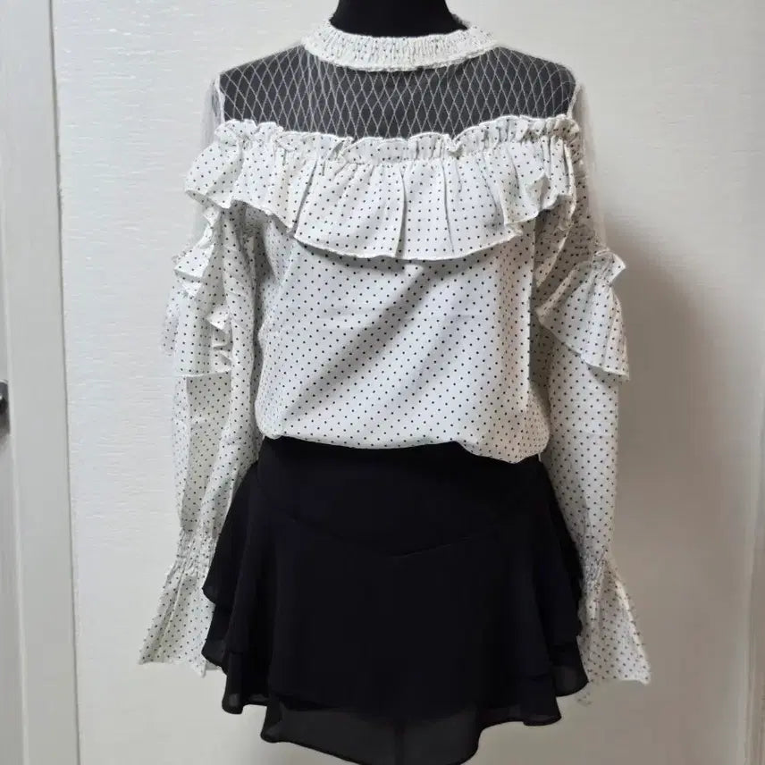 [BUNJANG] Polka Dot Frill Lace See-through Blouse - White / 땡땡이. 물방은 프릴 레이스 시스루 배색 브라우스. 화이트