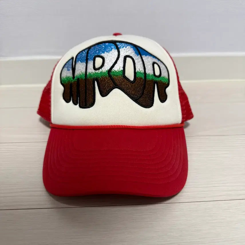 [BUNJANG] Who Decides War MRDR Trucker Cap Red / 후디사이디즈워 mrdr 트러커캡 레드