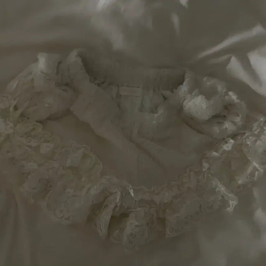 [BUNJANG] Liz Lisa Fur Lace Culottes Shorts / 희귀매물 리즈리사 퍼 레이스 큐롯 반바지 트랄라라 Liz lisa 짜잔씨