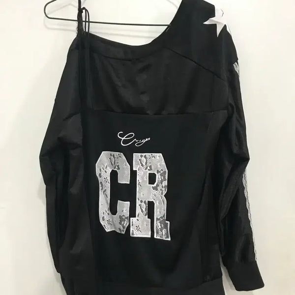[BUNJANG] Sporty Black Logo Print Loose Fit Off-Shoulder Long Sleeve T-Shirt / 스포티 블랙 로고 프린팅 루즈핏 오프숄더