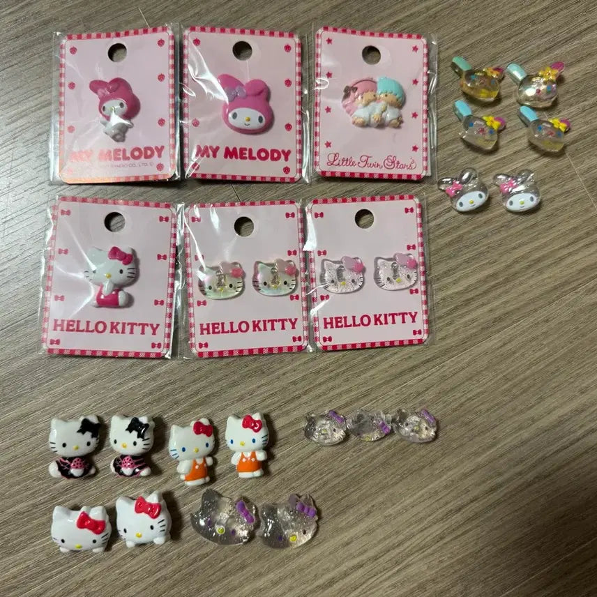 [BUNJANG] Sanrio Classic Buttons Hello Kitty, Charmmy Kitty, My Melody, Little Twin Stars, Usahana / 산리오 고전 단추 헬로키티 챠미키티 마이멜로디 리틀트윈스타 우사하나