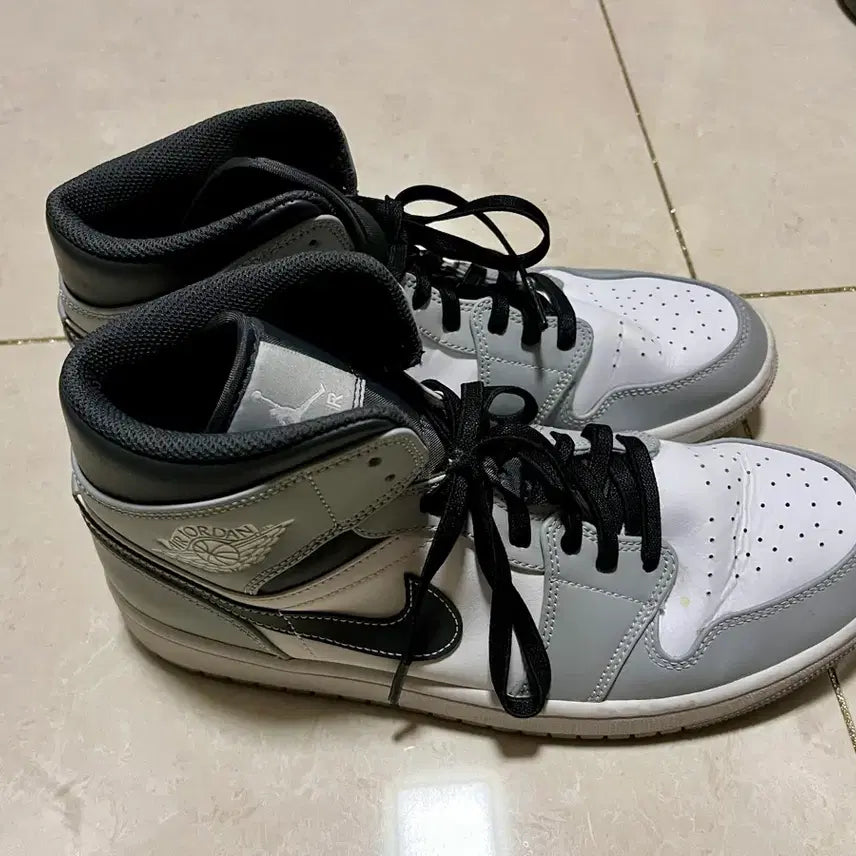 [BUNJANG] Air Jordan 1 Mid Light Smoke Grey Anthracite Sneakers / 조던 1 미드 라이트 스모크 그레이 엔트러사이트