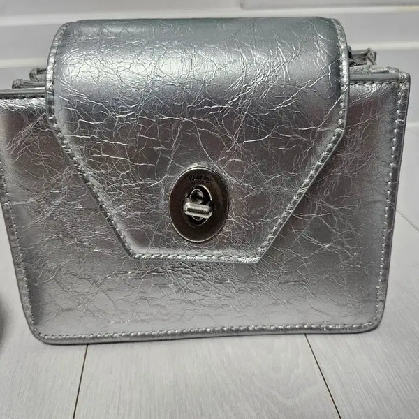 [BUNJANG] Kishining Square Passport Bag Silver / 키시닝 제작 스퀘어 여권백 실버 끈조절가능 미니백