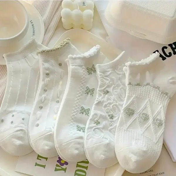 [BUNJANG] White Embroidery Socks 5-Pair Set / 화이트 자수 양말 5켤레 세트