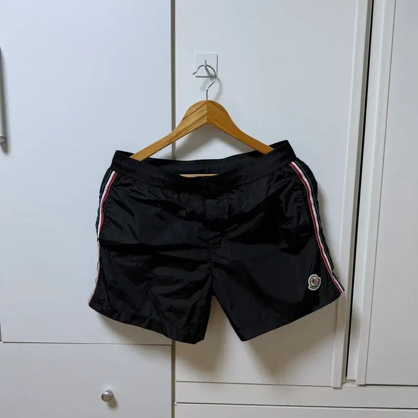 [BUNJANG] Moncler Nylon Tricolor Stripe Shorts - Size S / { S } 몽클레어 나일론 삼선 반바지
