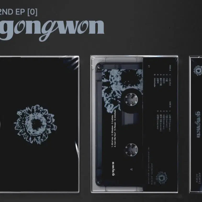 [BUNJANG] LE SSERAFIM Kazuha 1st Mini Album 'FEARLESS' Cassette Tape (Sealed) / 공원 카세트(미개봉)-0