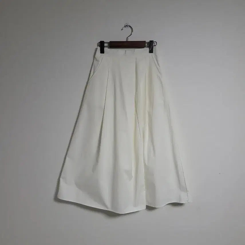 [BUNJANG] Eight Concepts White Long Flare Skirt / (24) 새상품. 에잇컨셉 화이트 롱 플레어 스커트