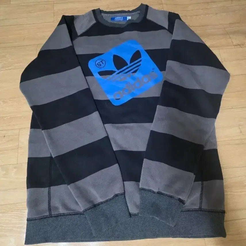 [BUNJANG] Adidas Striped Sweatshirt Size 105 / 아디다스 스트라이프 맨투맨 105 사이즈 상태좋아요