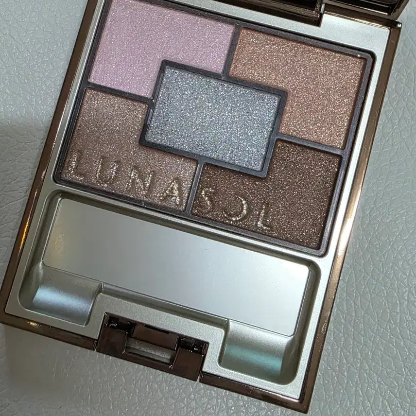 [BUNJANG] Lunasol Sparkling Eyes 02 Rose Pink Sparkling New / 루나솔 스파클링 아이즈 02호 Rose Pink Sparkling 새제품
