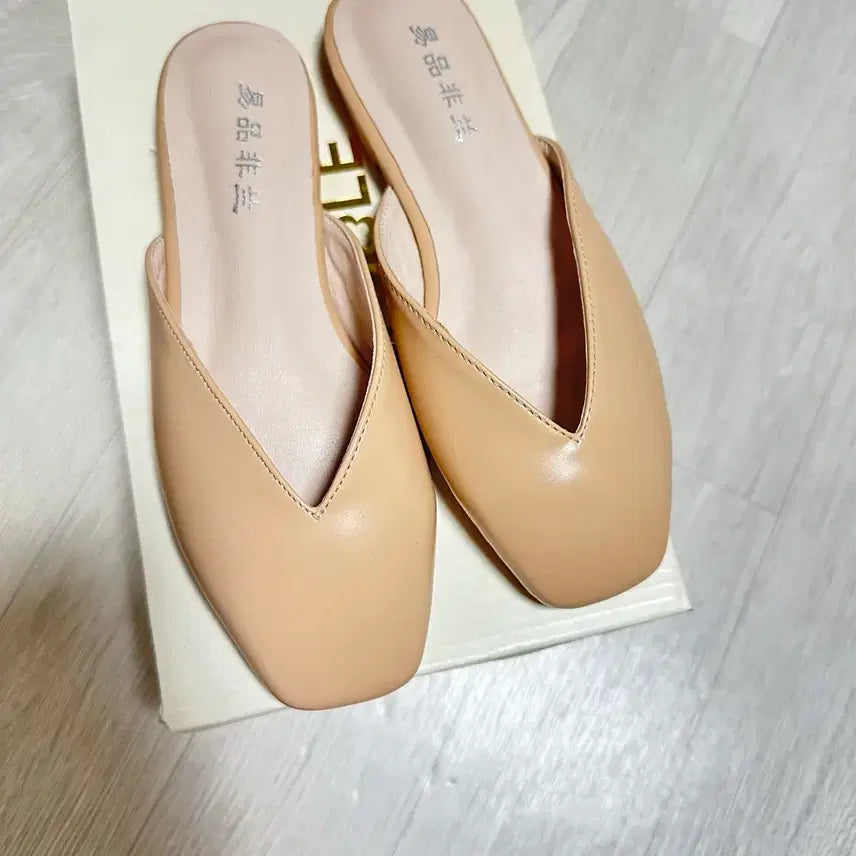 [BUNJANG] Beige Flat Mule Slipper Sandals / 베이지 플랫 뮬 슬리퍼 샌들 여름 구두 205 210