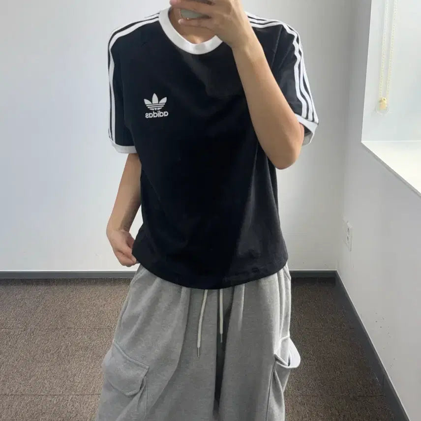 [BUNJANG] Adidas Big Fire Logo Black T-Shirt (Unisex M) / Adidas 아디다스 빅 파이어로고 블랙 반팔