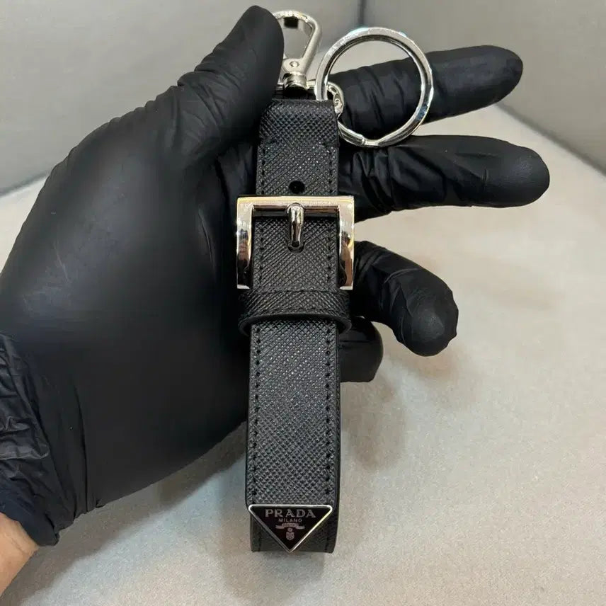 [BUNJANG] Prada Leather Triangle Logo Keyring / 새상품 프라다 레더 삼각로고 키링