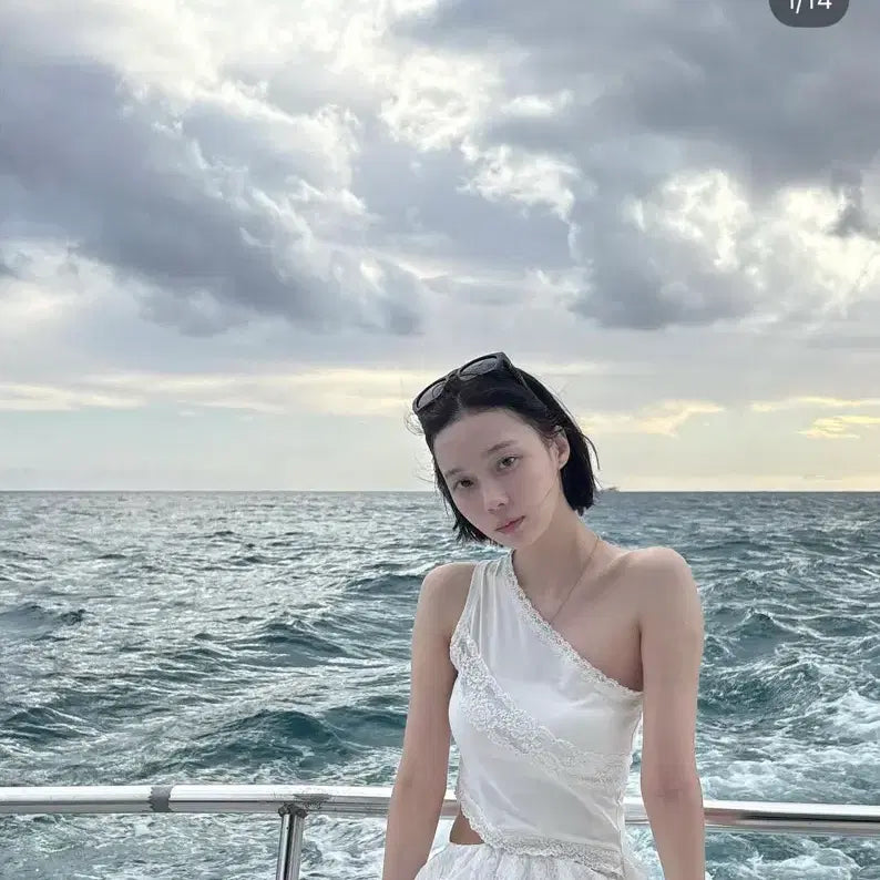 [BUNJANG] 2muchtax Lace Panel One Shoulder Top (Winter Wearing) / 윈터 착용 투머치택스 레이스 패널 원 숄더