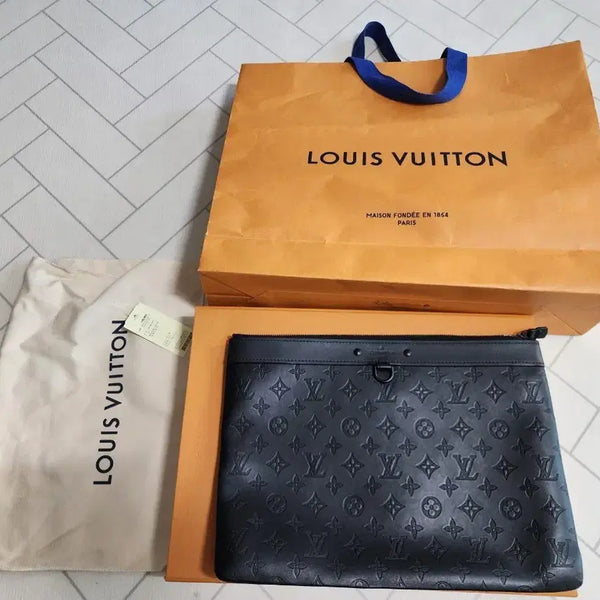 [BUNJANG] Louis Vuitton Pochette Tour Clutch Black / 루이비통 포쉐트 투어 클러치 블랙