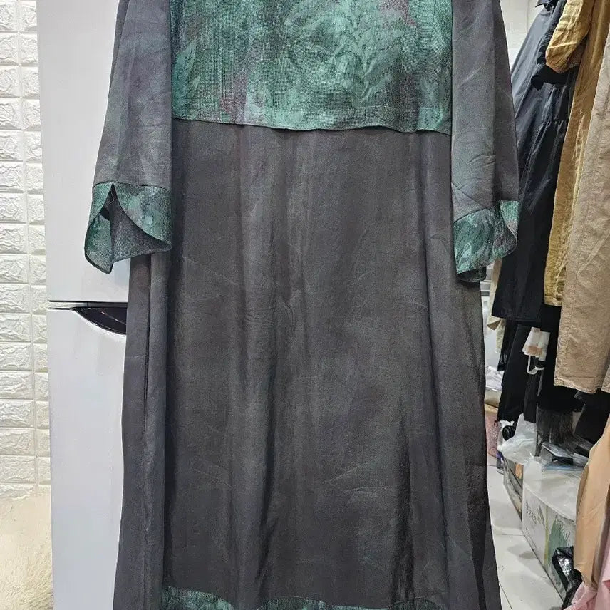 [BUNJANG] Green Color-Block Rayon Long Dress (Unworn) / 그린 배색 레이온 롱 원피스 (미착용)