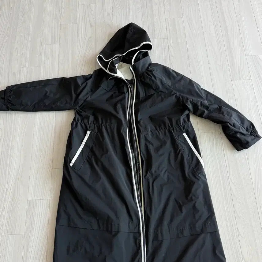 [BUNJANG] Son Jung Wan Black Hooded Windbreaker Jacket / 손정완 블랙 후드 바람막이 점퍼