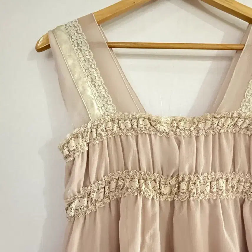 [BUNJANG] Romantic Lace Chiffon Sleeveless Blouse - Light Pink / 로맨틱 레이스 쉬폰 나시 블라우스 / 연핑크 슬리브리스 / 페미닌룩