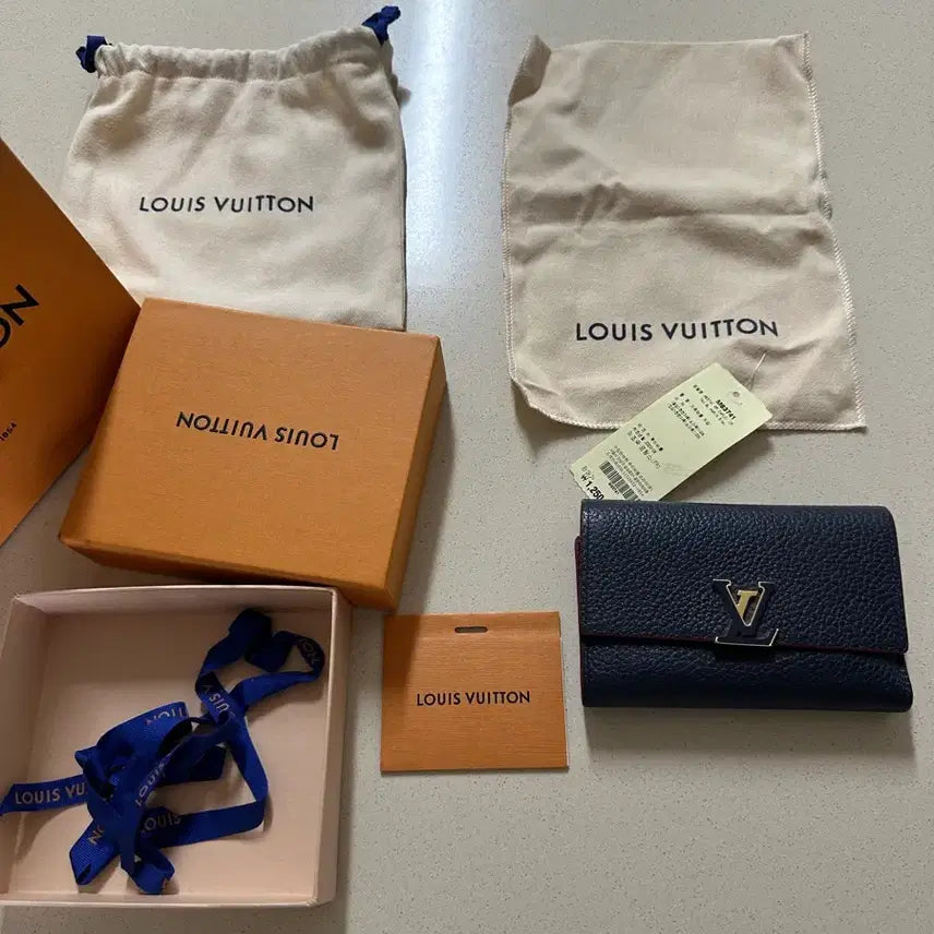 [BUNJANG] Louis Vuitton Capucines Compact Wallet Taurillon Leather Marine Rouge / 루이비통 마린 루즈 토뤼옹 레더 카퓌신 컴팩트 월릿 반지갑