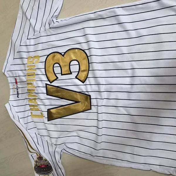 [BUNJANG] LG Twins 2023 Integrated Championship Commemorative Uniform Size 100 / 2023 LG트윈스 통합우승 기념 유니폼 100