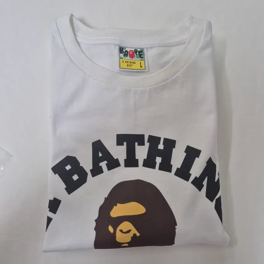 [BUNJANG] BAPE College T-Shirt White L Size / [가격인하] 베이프 컬리지 반팔티 (미착용/ 1회 세탁/미세 흔적 참고)