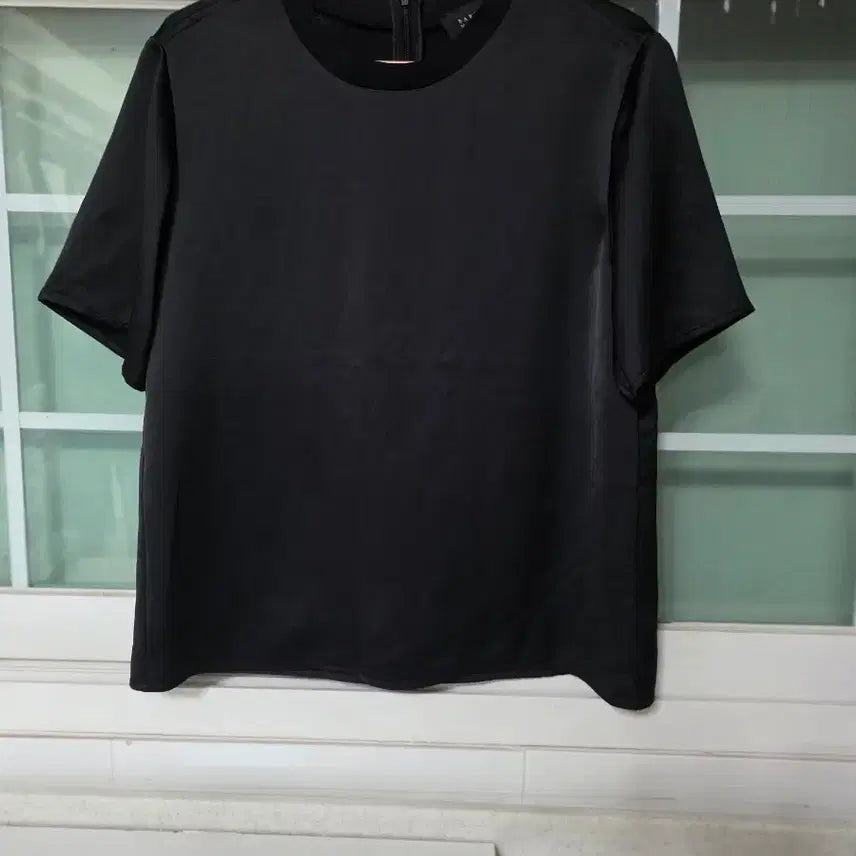 [BUNJANG] Barneys New York Satin Short Sleeve T-Shirt Black / 바니스뉴욕새틴 반팔 티셔츠 블랙