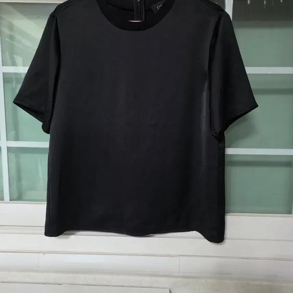 [BUNJANG] Barneys New York Satin Short Sleeve T-Shirt Black / 바니스뉴욕새틴 반팔 티셔츠 블랙