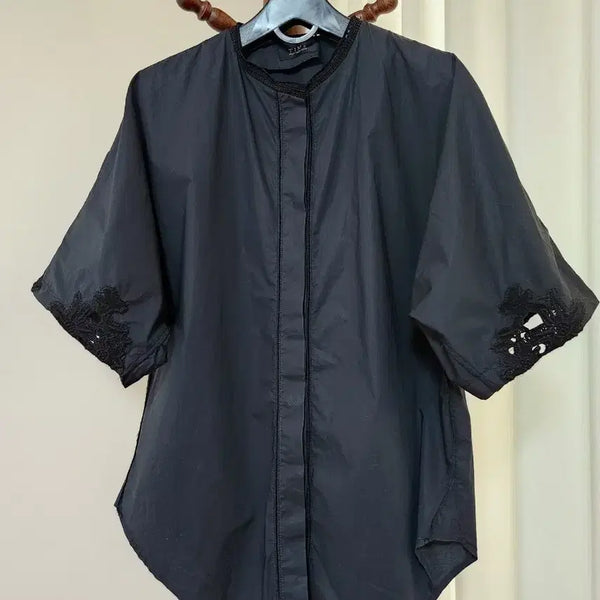 [BUNJANG] TIME Postmodern Lace Detail Short Sleeve Blouse Black Free Size / 한섬 TIME 포스트모던 레이스 디테일 반팔 블라우스 블랙 프리사이즈