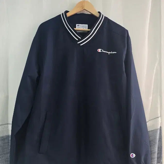 [BUNJANG] Authentic Champion Pullover V-Neck Windproof Long Sleeve Men's Top (Fits 95-100) / 정품 챔피온 풀오버브이넥  방풍남자긴팔(넉넉95~100)거의새것