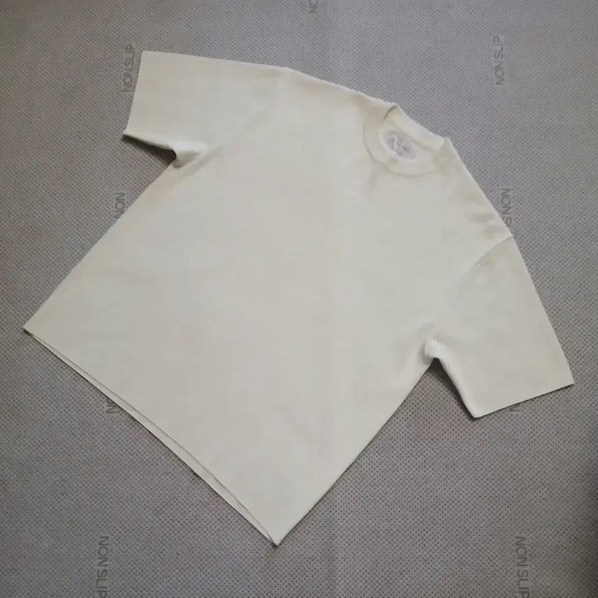 [BUNJANG] United Tokyo Sweater Ivory Size 2 / 유나이티드 도쿄 스웨터 아이보리 사이즈 2
