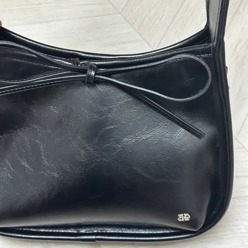 [BUNJANG] Depound Black Ribbon Shoulder Bag / 드파운드 블랙 리본 숄더백