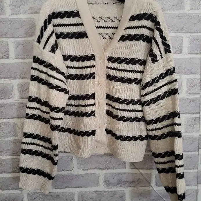 [BUNJANG] Ivory & Black Stripe Knit Cardigan / 아이보리 앤 블랙 스트라이프 니트 가디건/알뜰한여우