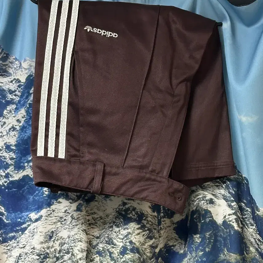 [BUNJANG] Adidas Bermuda Shorts 11-inch Brown Size L / [택O 새제품] L / 아디다스 버뮤다 쇼츠 11인치 / 브라운
