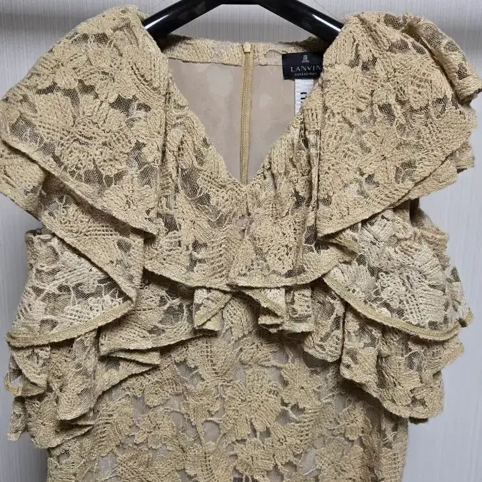 [BUNJANG] Lanvin Lace Frill Sleeveless Blouse Beige / 랑방 레이스 프릴 민소매 블라우스 베이지
